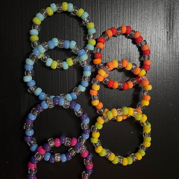 Set of 7 Colorful Beaded Bracelets Rainbow Kandi Style Small Wrist - Picture 3 of 4